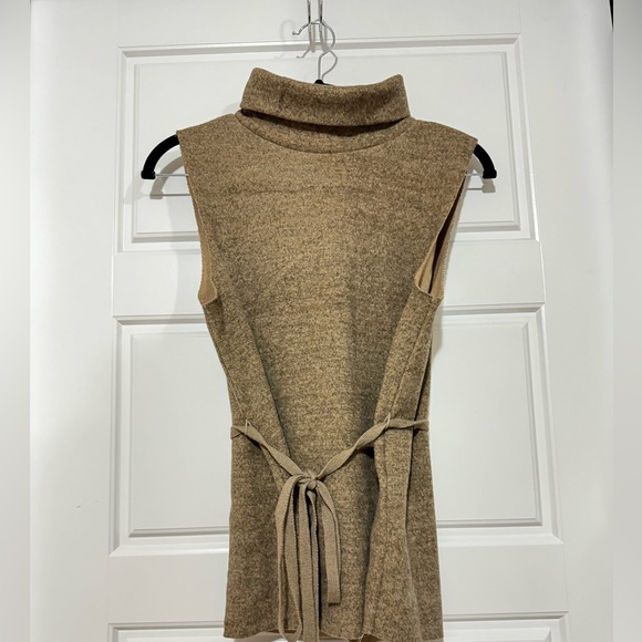 Zara  Cutout Turtlenrck Size M - Picture 2 of 3